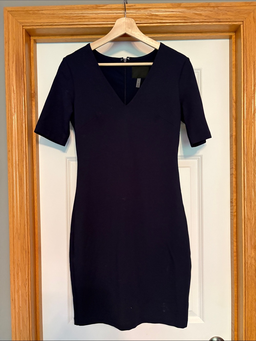 Women's WHBM Navy V-Neck Short Sleeve Sheath Dress